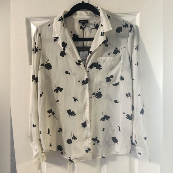 NWT Who What Wear Falling Tulip Button Up size medium - Picture 2 of 9